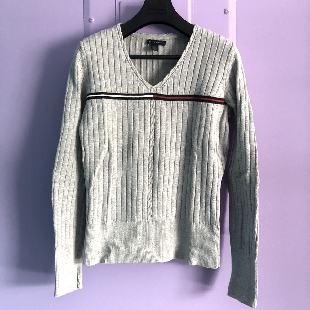 2/$30‼️Tommy Hilfiger V neck grey Sweater